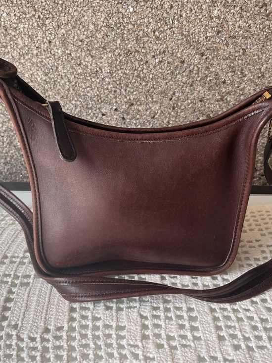 Coach Handbags - Vintage Janice Coach Brown Leather Crossbody Bag with bronze hardware made in DR